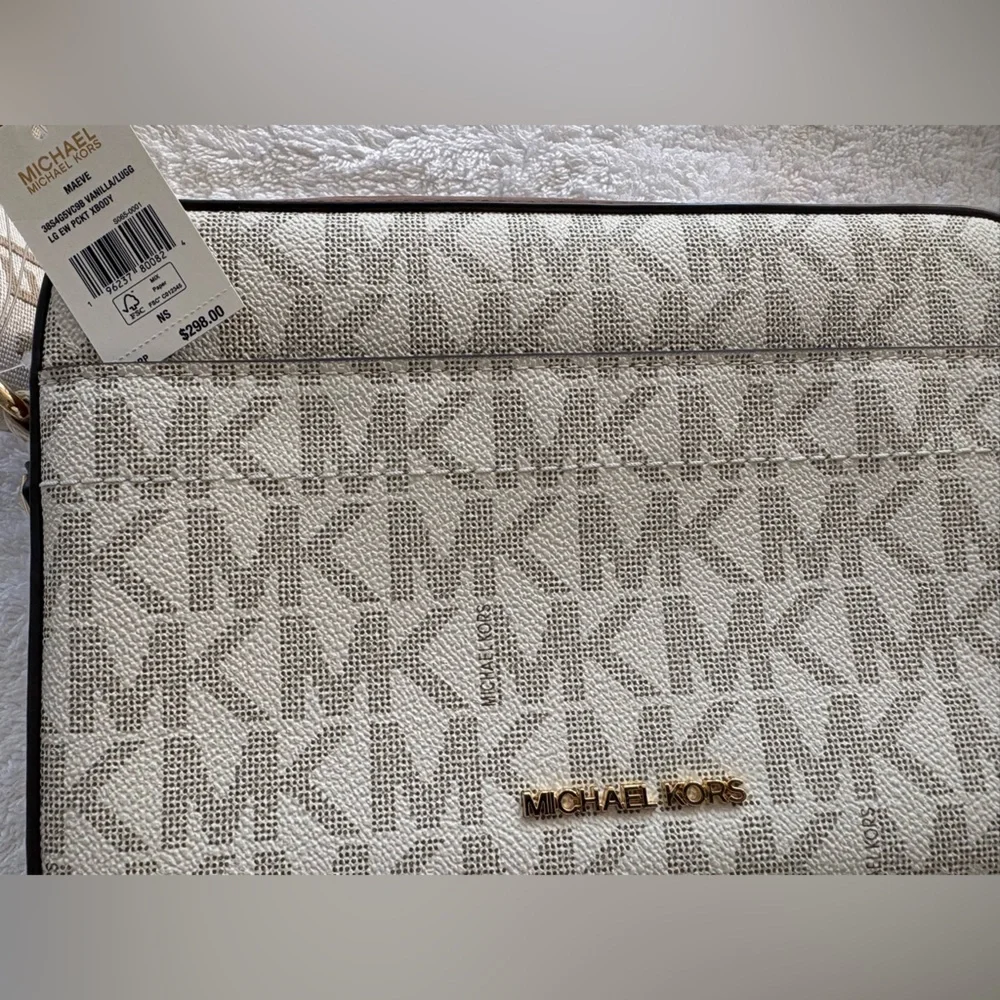 Michael Kors Signature Canvas Crossbody Bag - Vanilla/Acorn